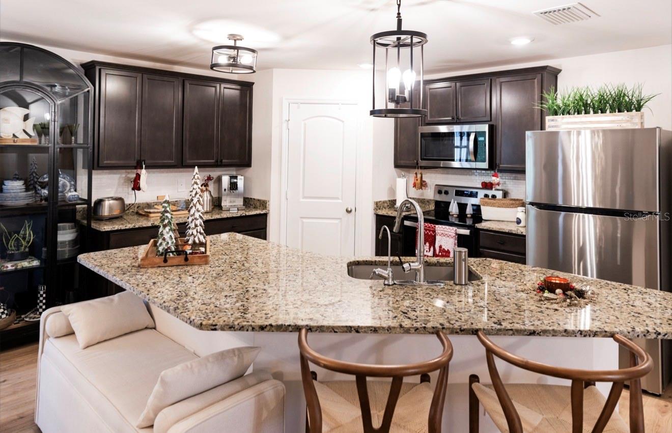 Listing photo id 20 for 1660 Lansdale Avenue