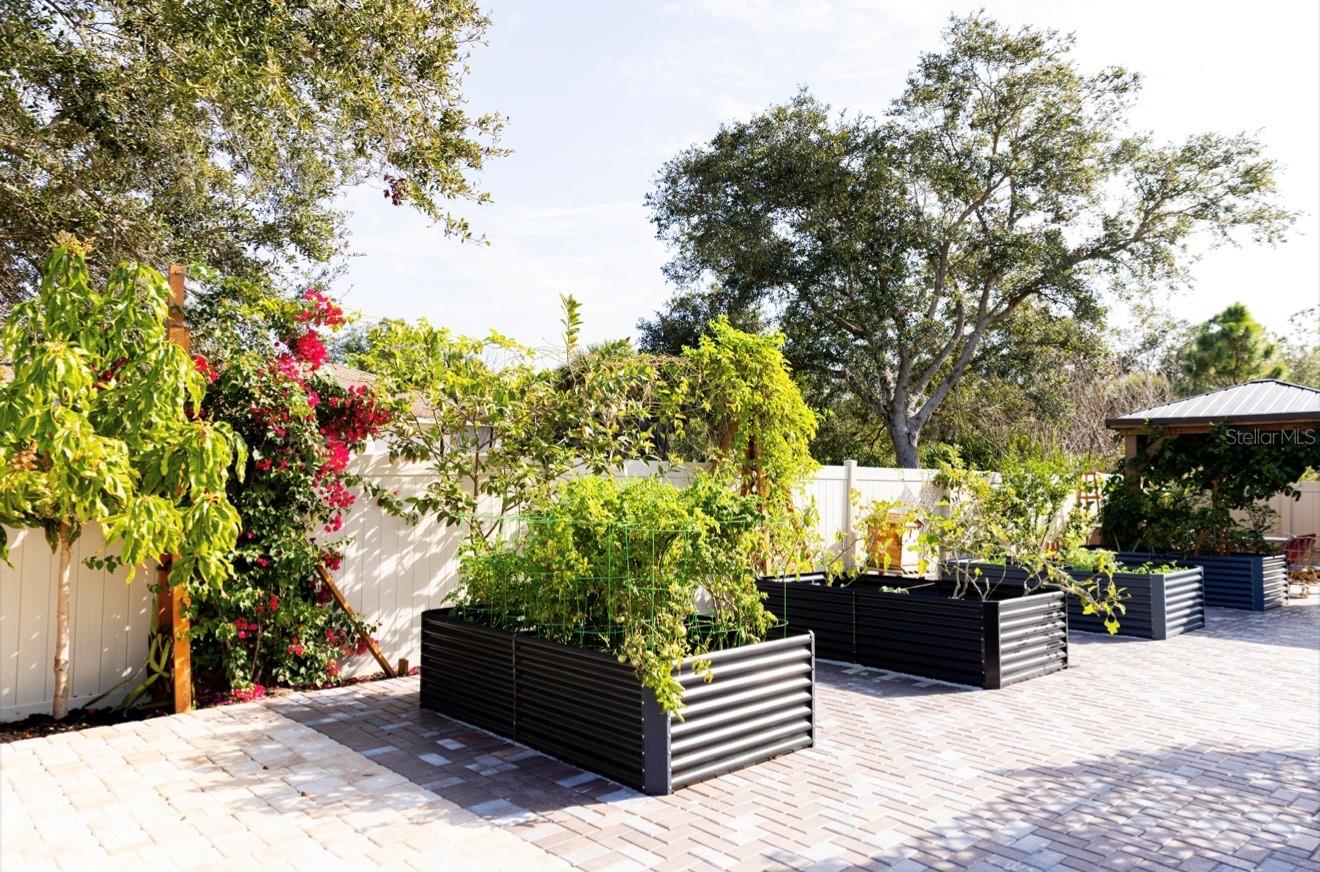 Listing photo id 61 for 1660 Lansdale Avenue