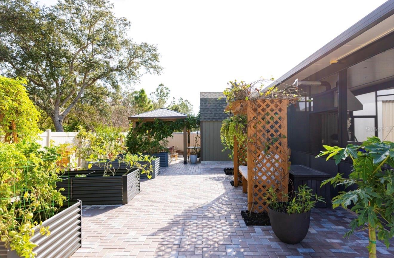 Listing photo id 62 for 1660 Lansdale Avenue