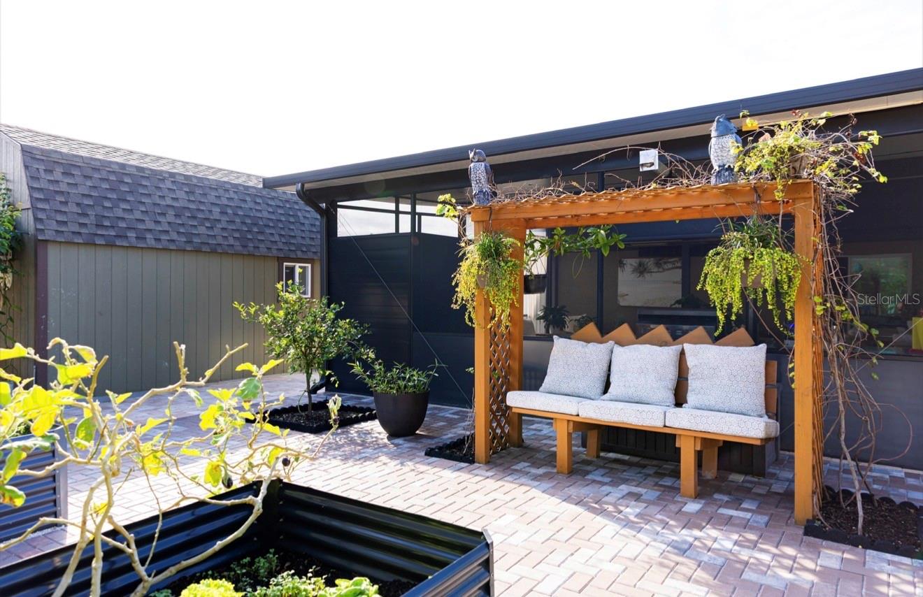 Listing photo id 66 for 1660 Lansdale Avenue