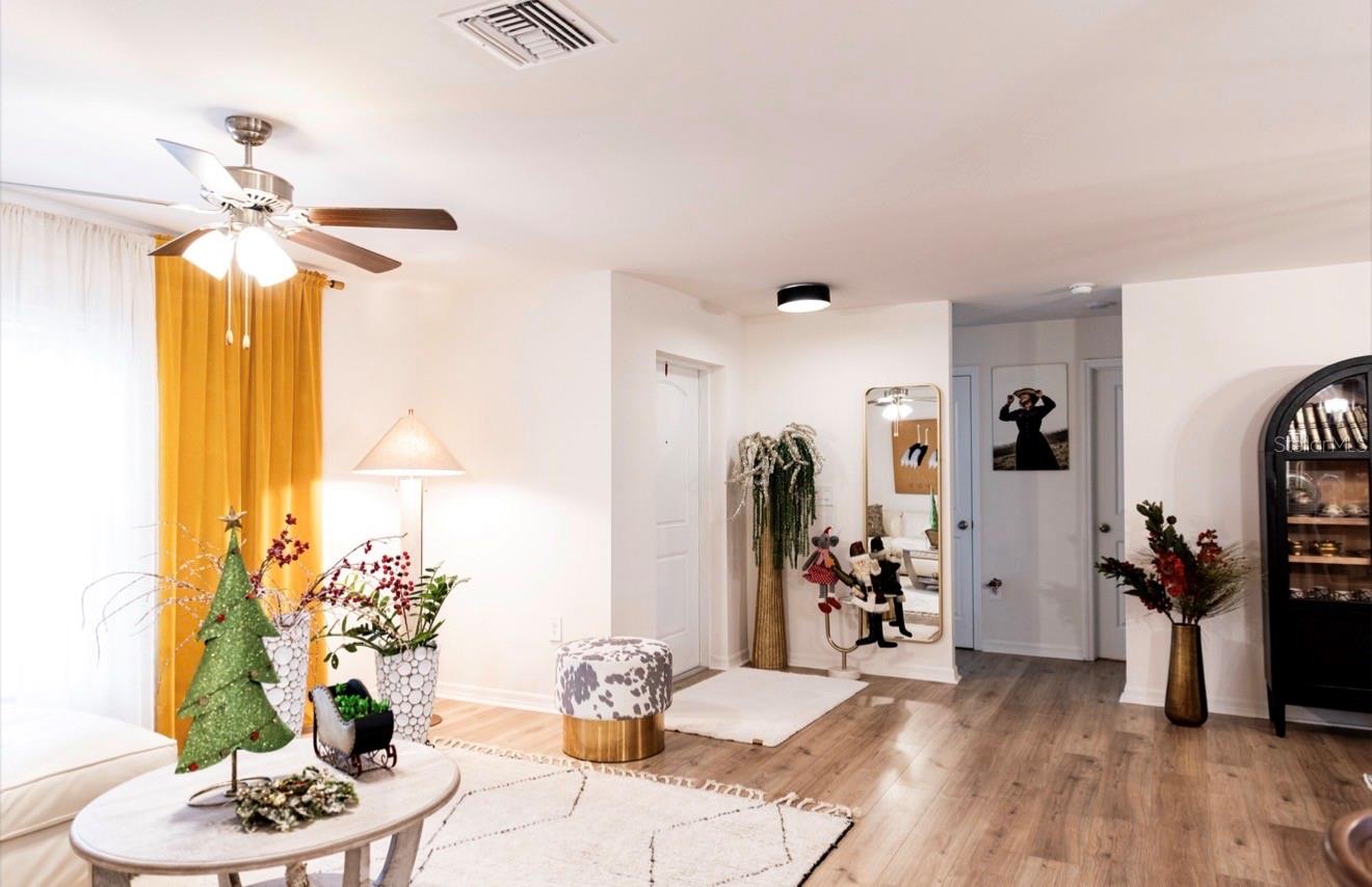 Listing photo id 5 for 1660 Lansdale Avenue