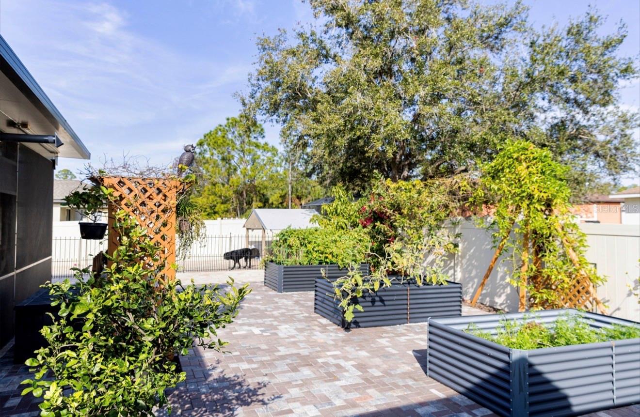 Listing photo id 69 for 1660 Lansdale Avenue