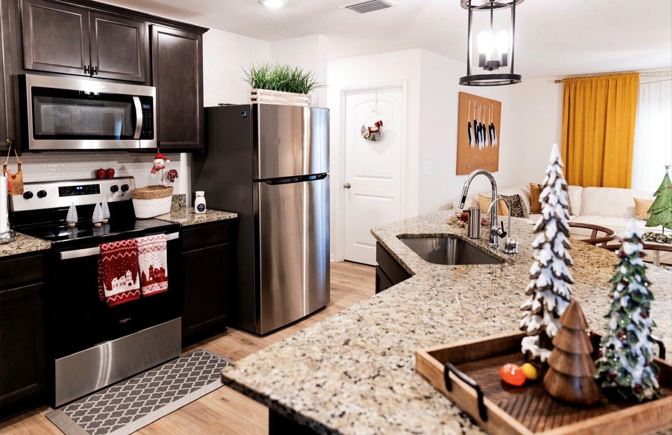 Listing photo id 7 for 1660 Lansdale Avenue