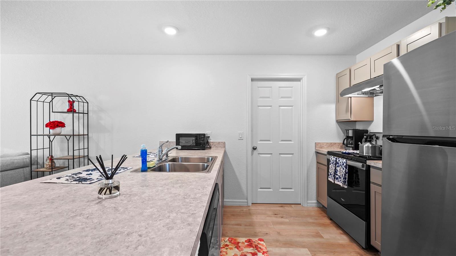 Image 11 of 100 For 1477 Winthrop Street