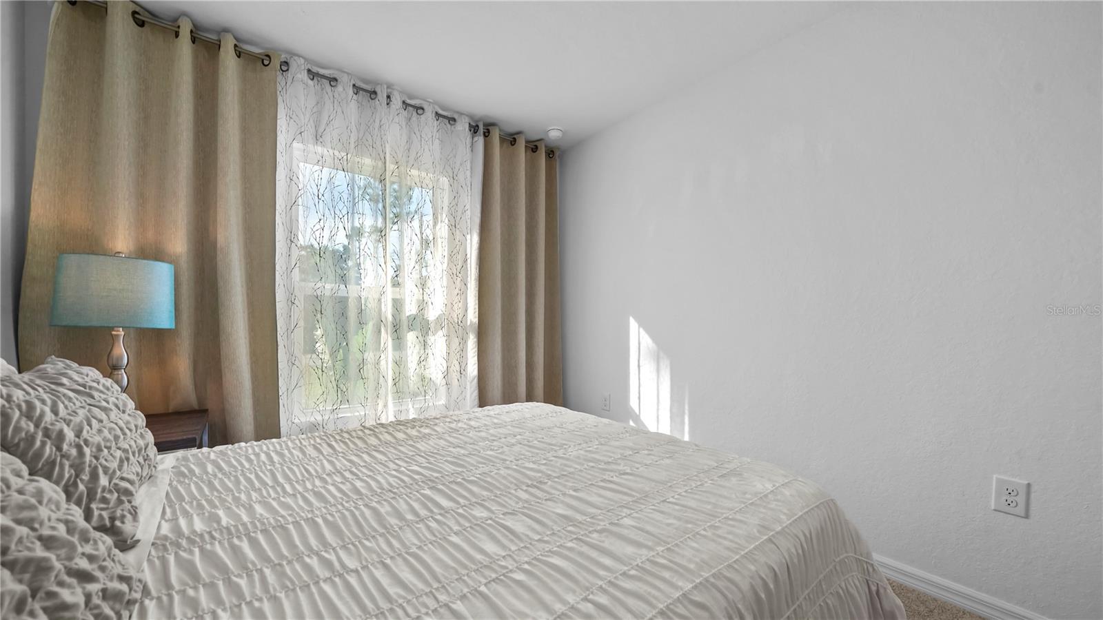 Image 25 of 100 For 1477 Winthrop Street