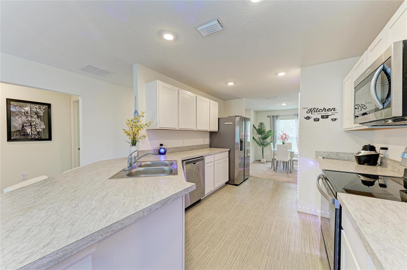 Image 11 of 100 For 7238 Helliwell Street