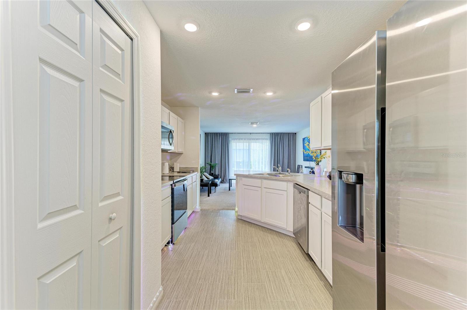 Image 12 of 100 For 7238 Helliwell Street