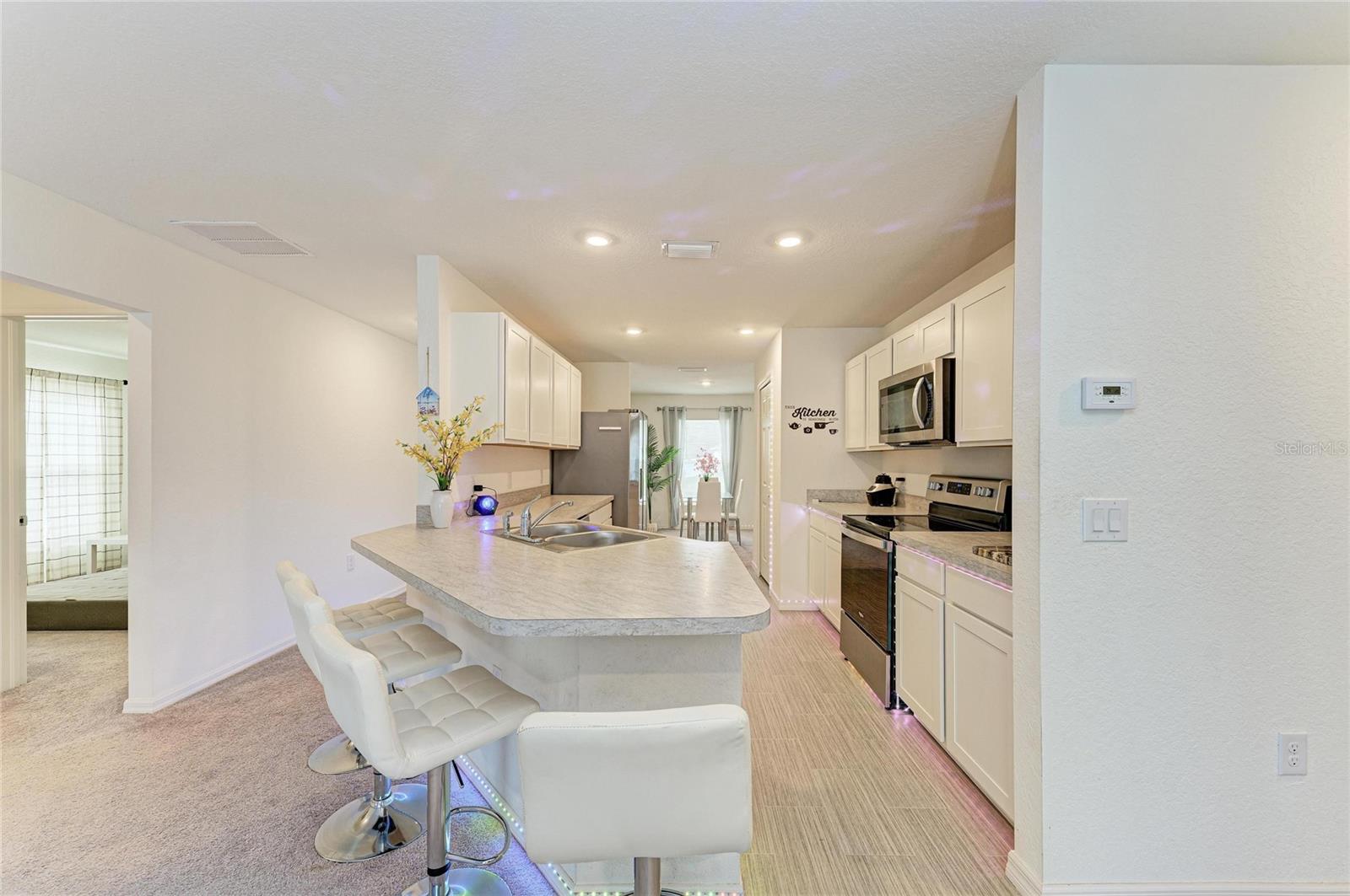 Image 13 of 100 For 7238 Helliwell Street