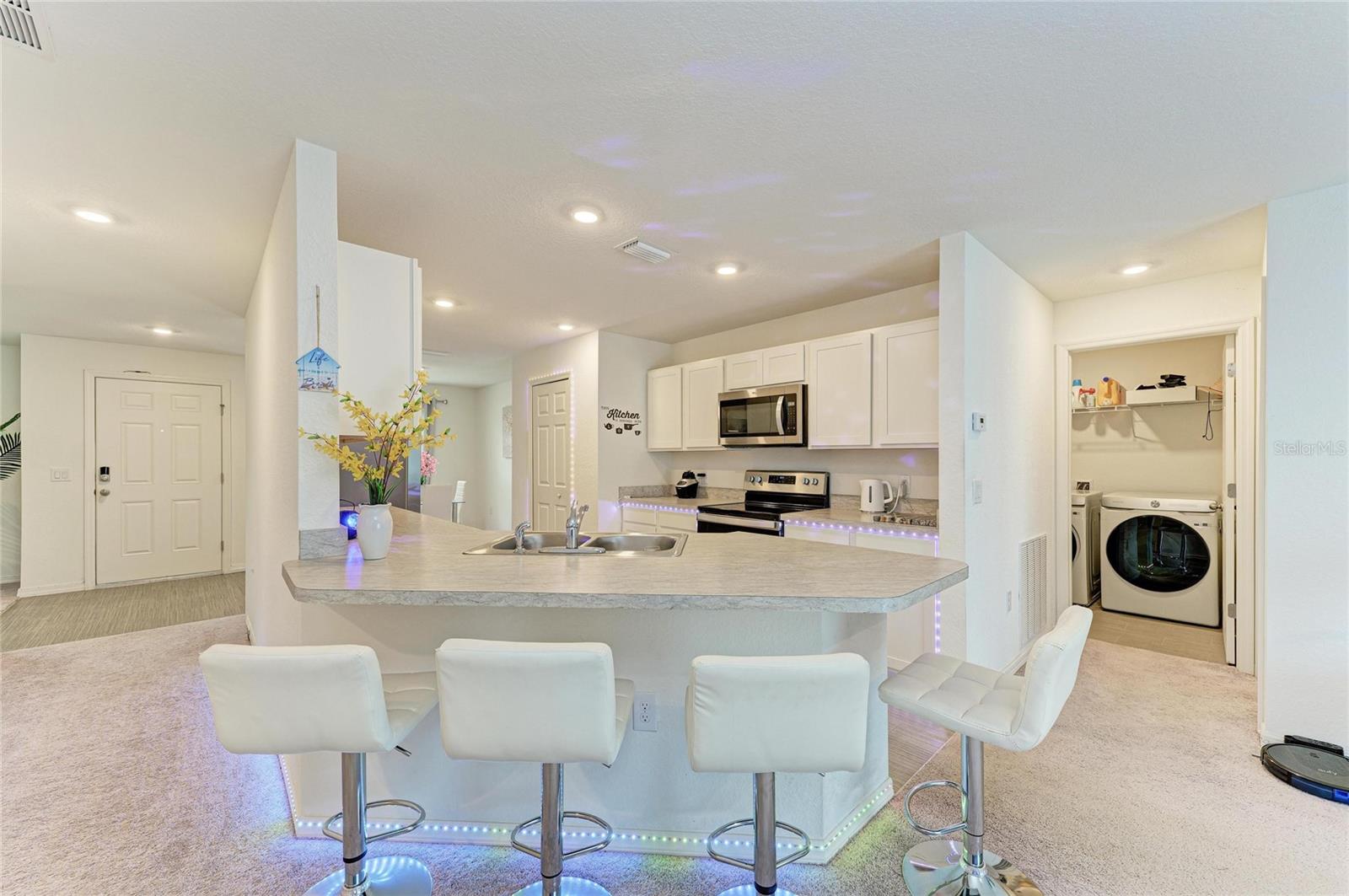 Image 14 of 100 For 7238 Helliwell Street