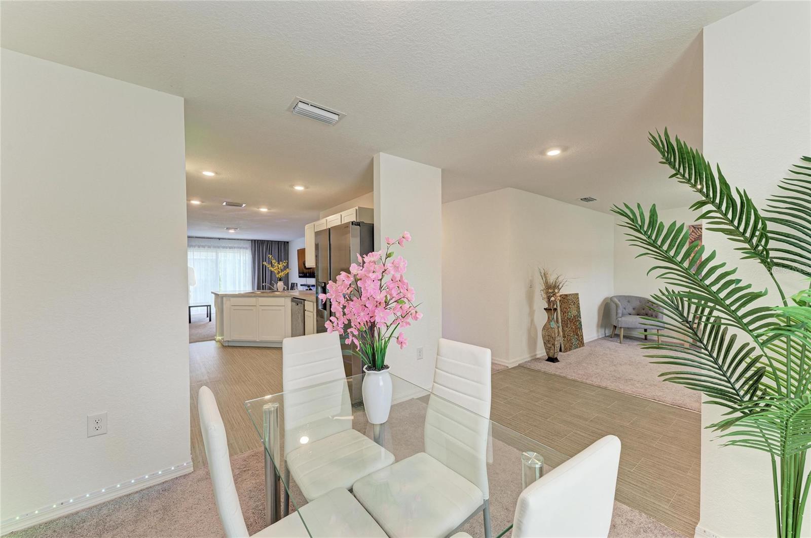 Image 17 of 100 For 7238 Helliwell Street