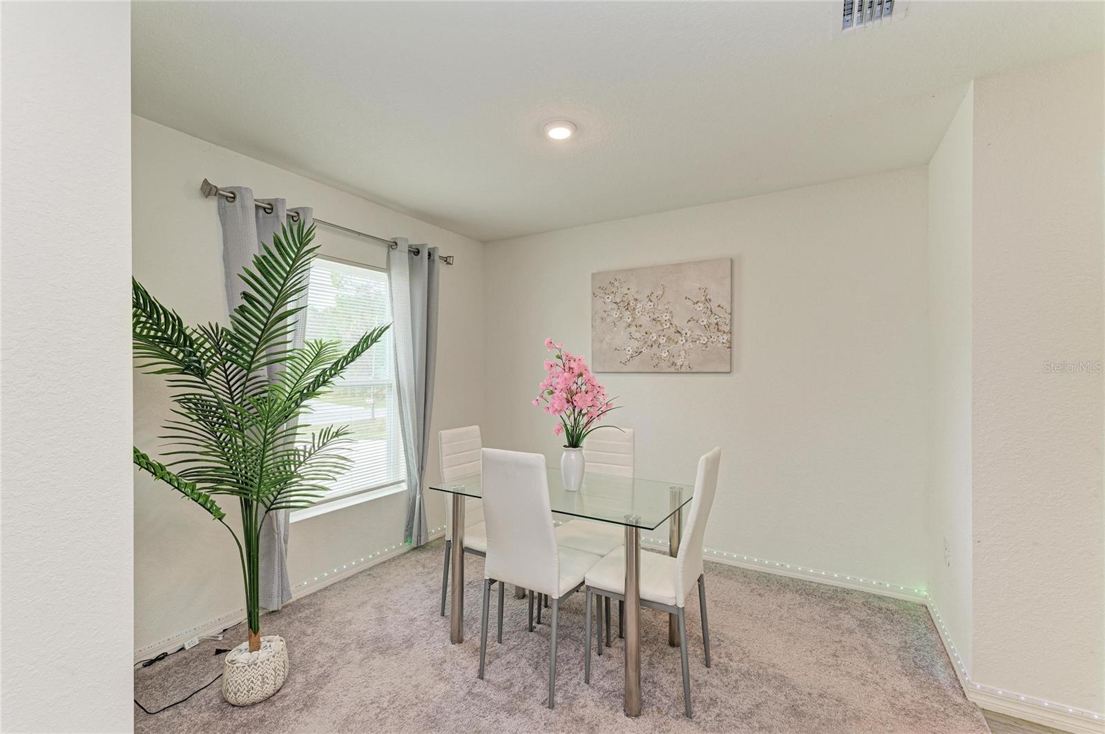 Image 18 of 100 For 7238 Helliwell Street