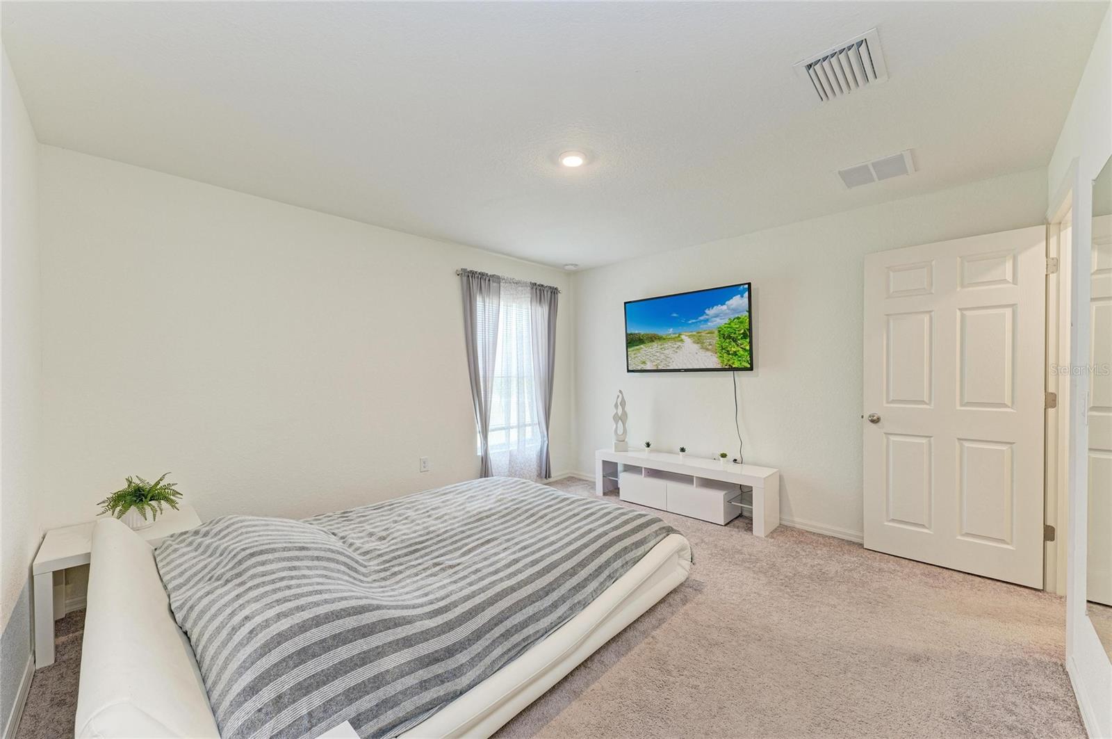 Image 21 of 100 For 7238 Helliwell Street