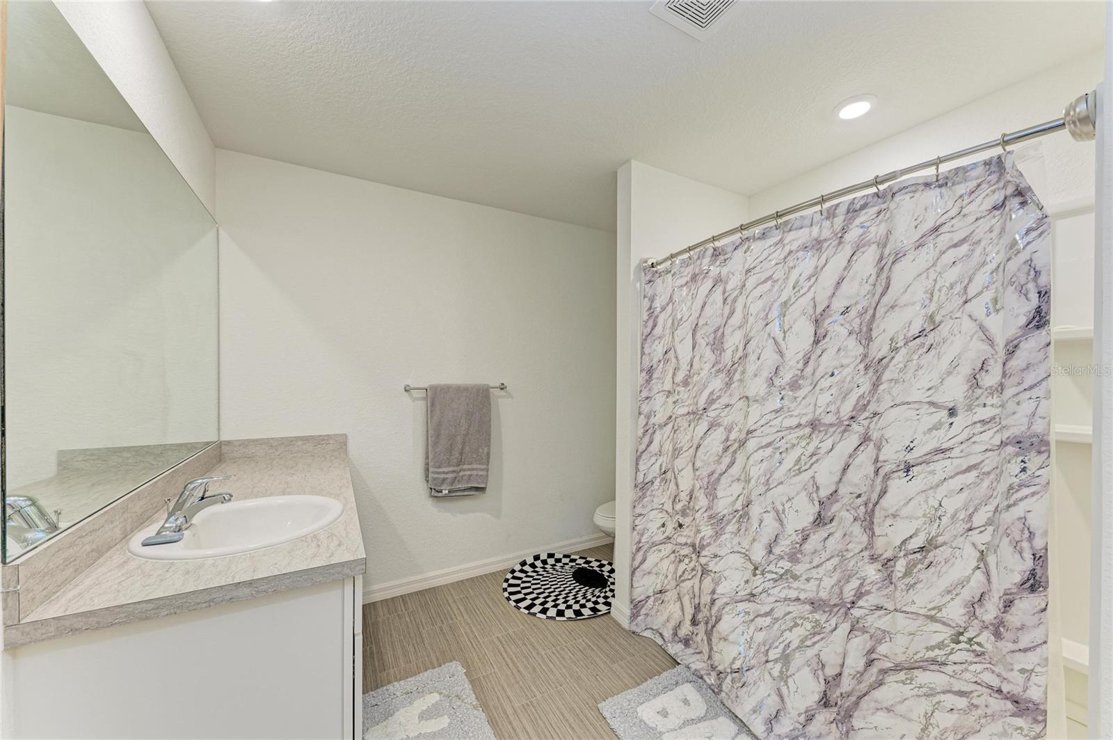 Image 24 of 100 For 7238 Helliwell Street