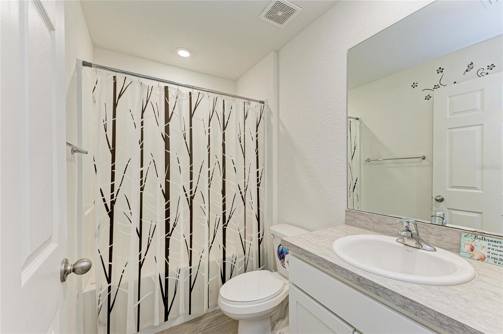 Image 27 of 100 For 7238 Helliwell Street