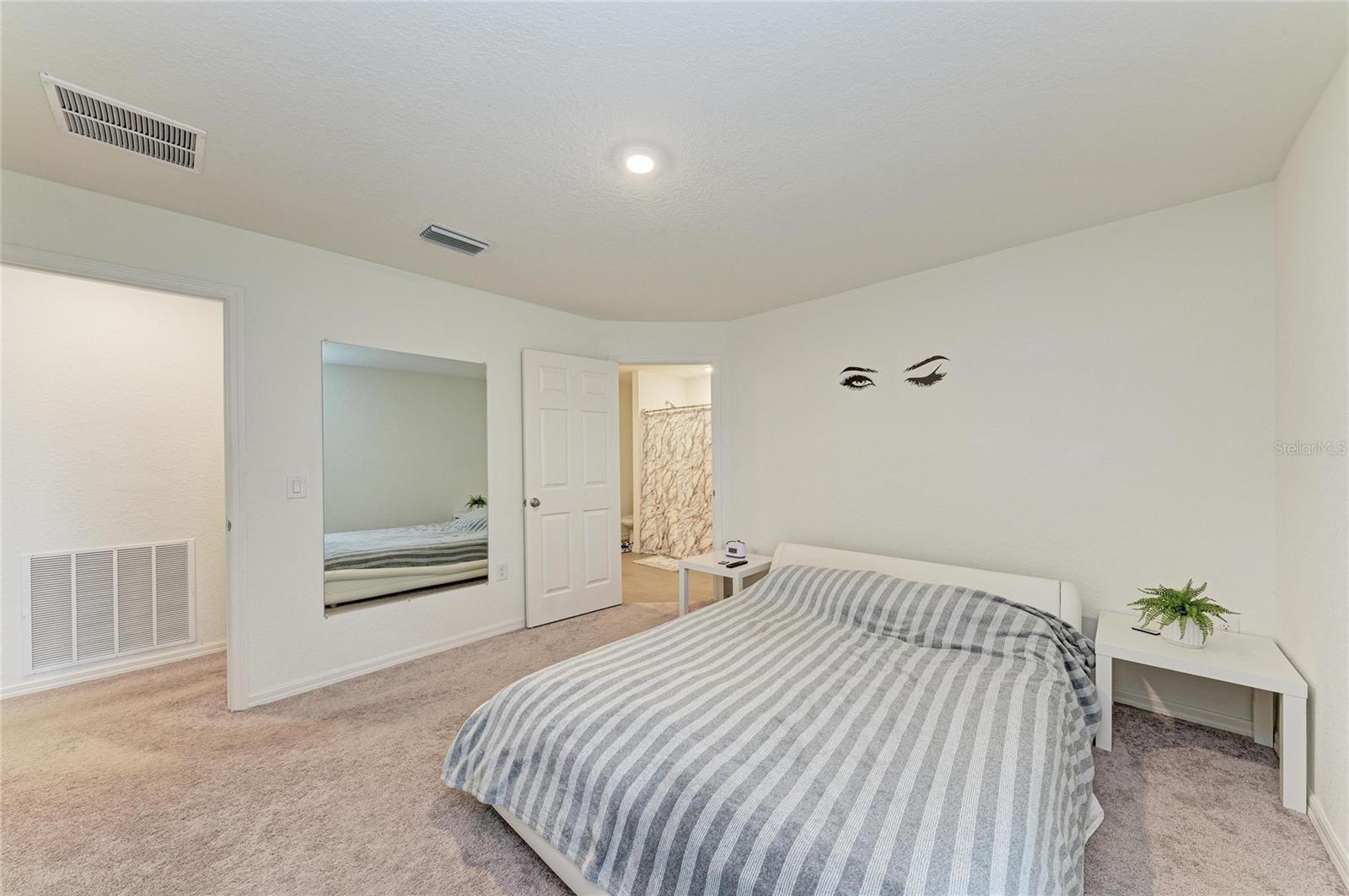 Image 29 of 100 For 7238 Helliwell Street