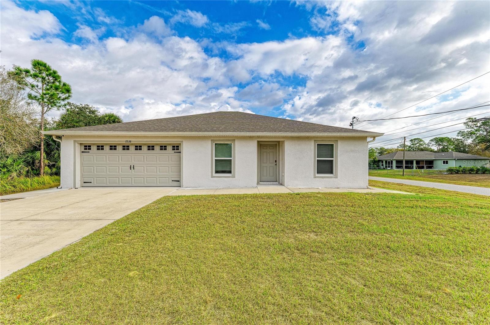 Image 41 of 100 For 7238 Helliwell Street