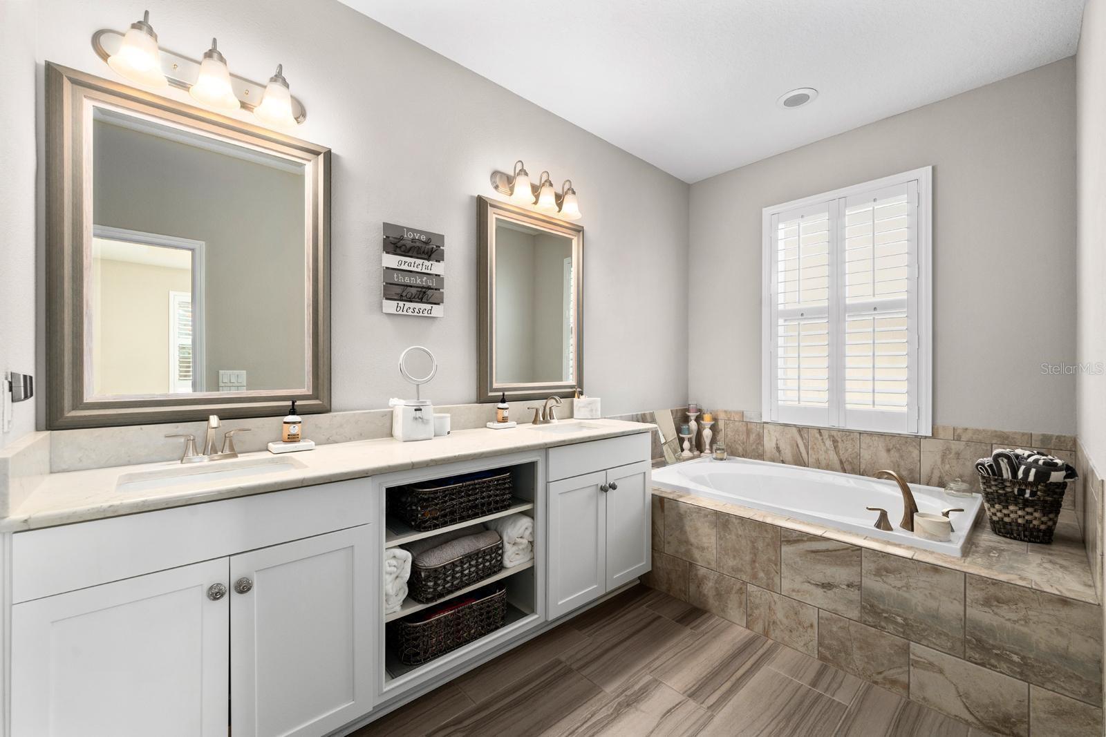 Image 17 of 37 For 18936 Roseate Drive