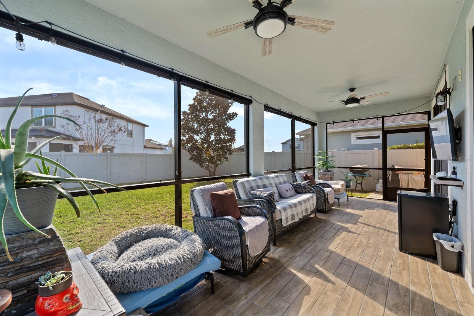 Image 22 of 37 For 18936 Roseate Drive