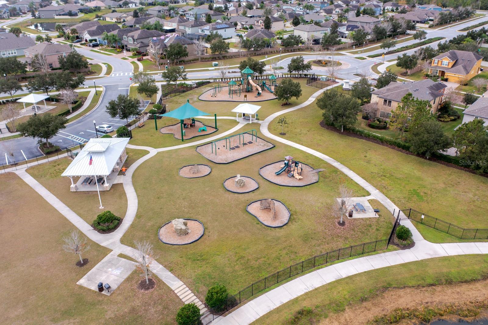 Image 34 of 37 For 18936 Roseate Drive