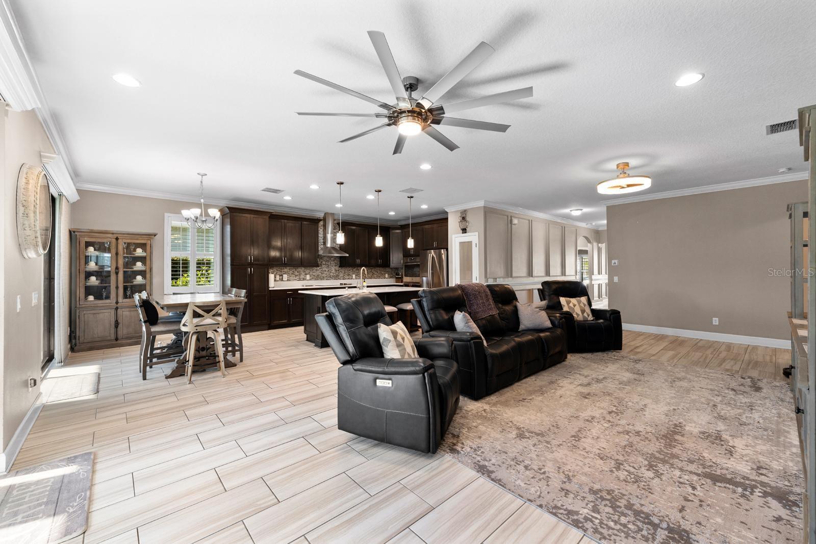 Image 5 of 37 For 18936 Roseate Drive