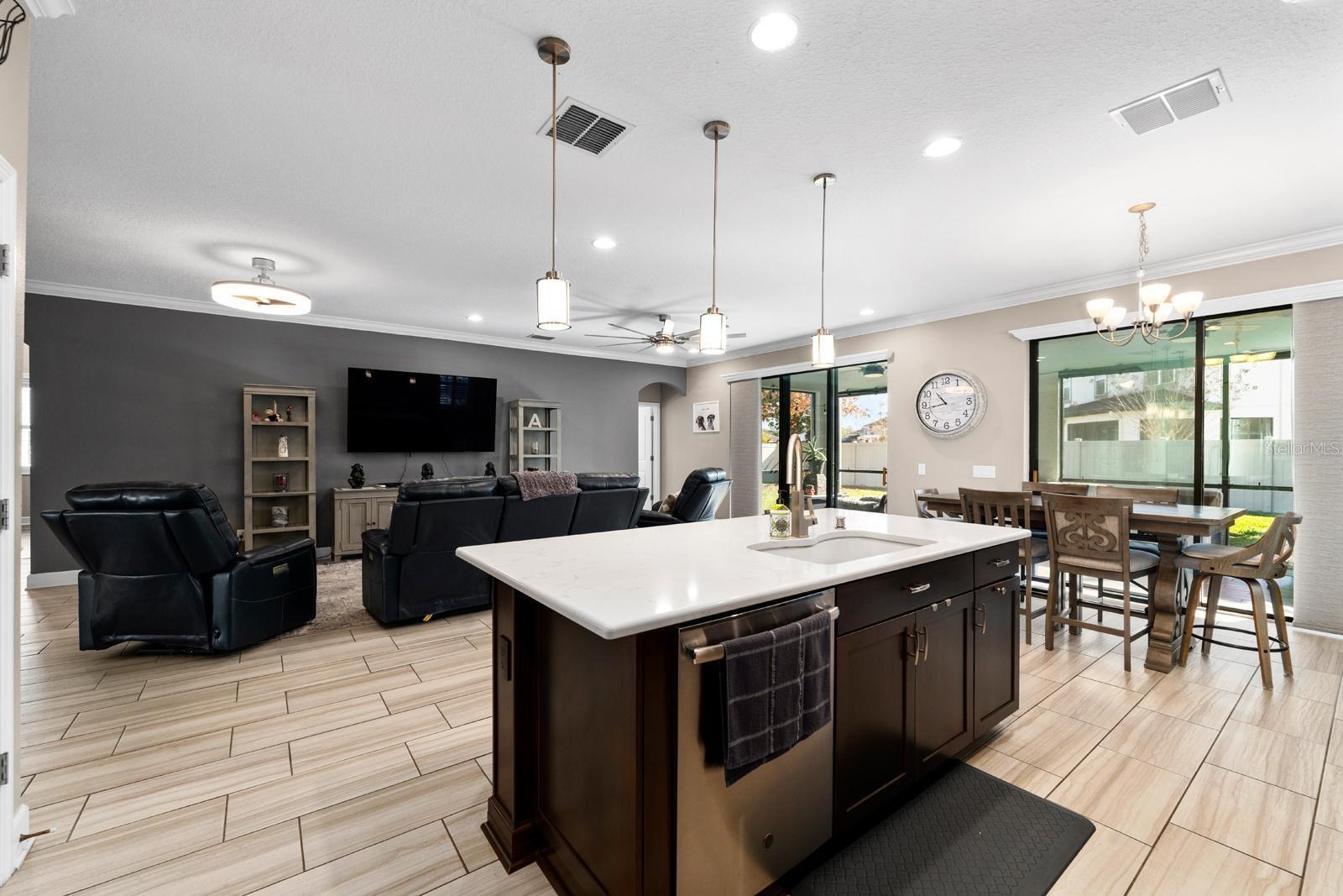 Image 6 of 37 For 18936 Roseate Drive