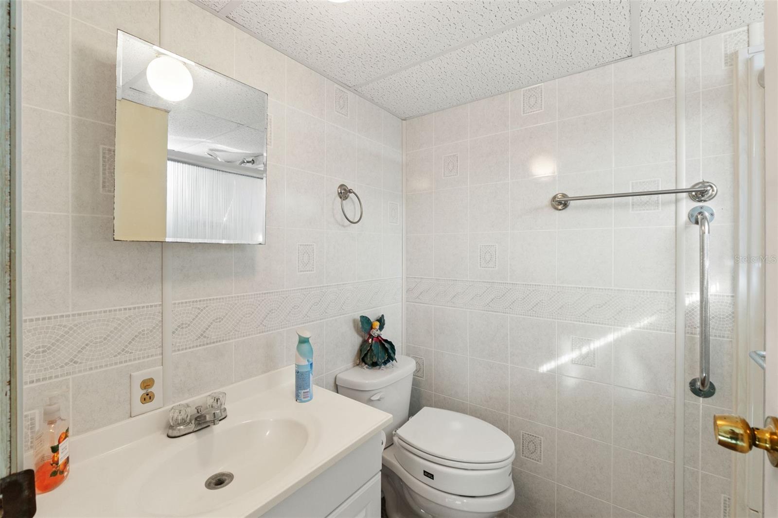 Image 18 of 28 For 8013 Eastern Circle Drive