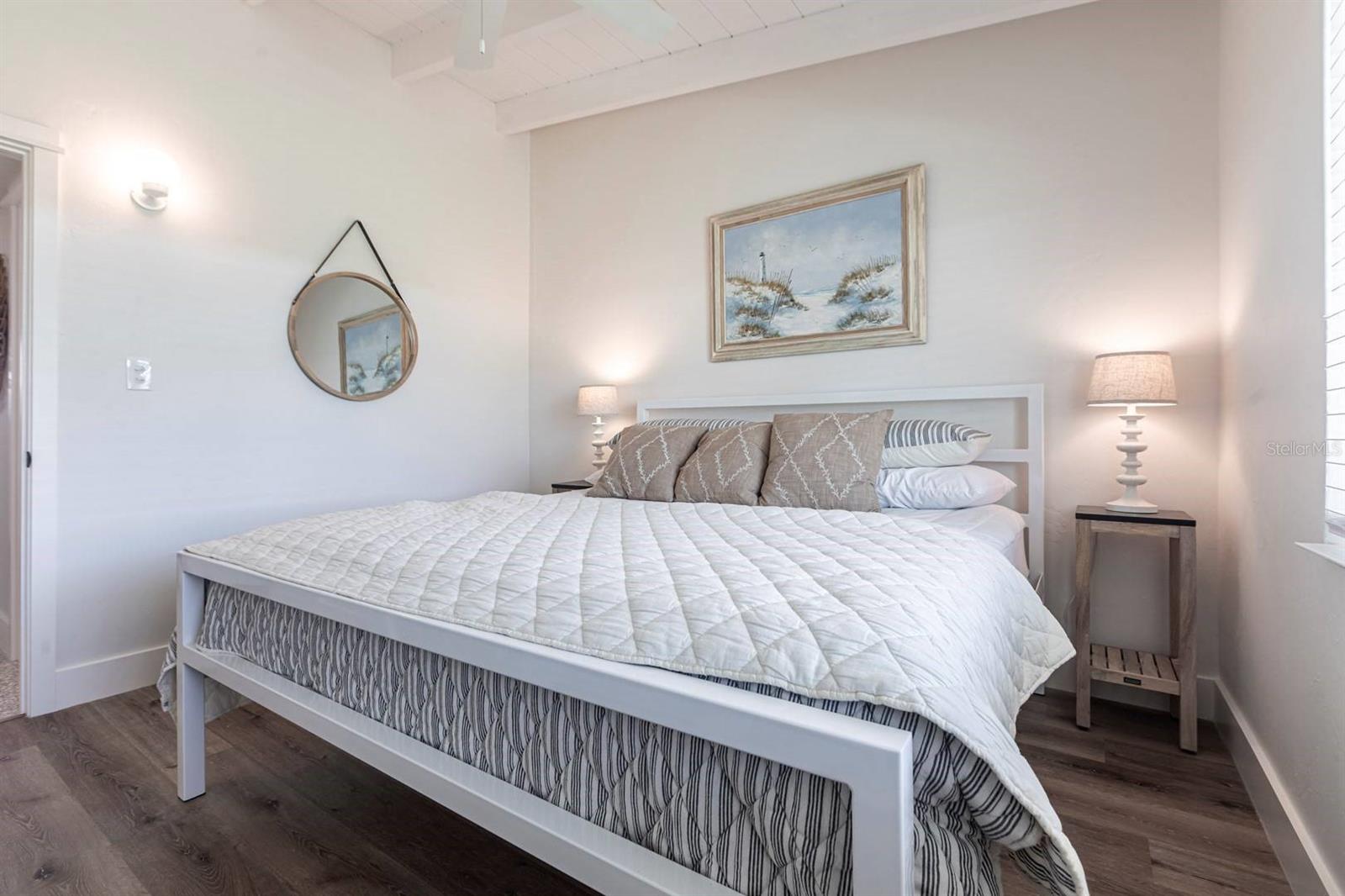 Image 8 of 24 For 6006 Midnight Pass Road 58