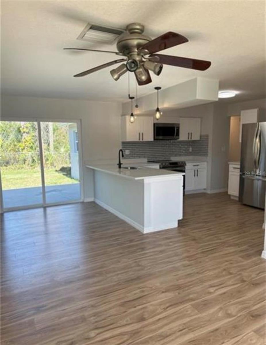 Image 4 of 13 For 7149 Carmel Avenue