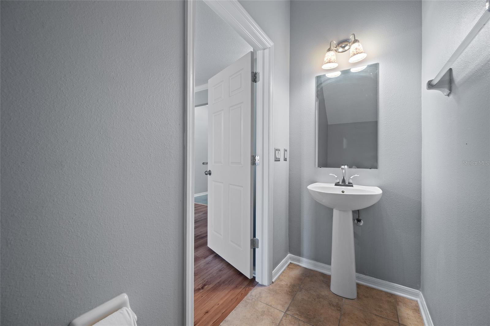 Listing photo id 10 for 12512 Shirebrook Court