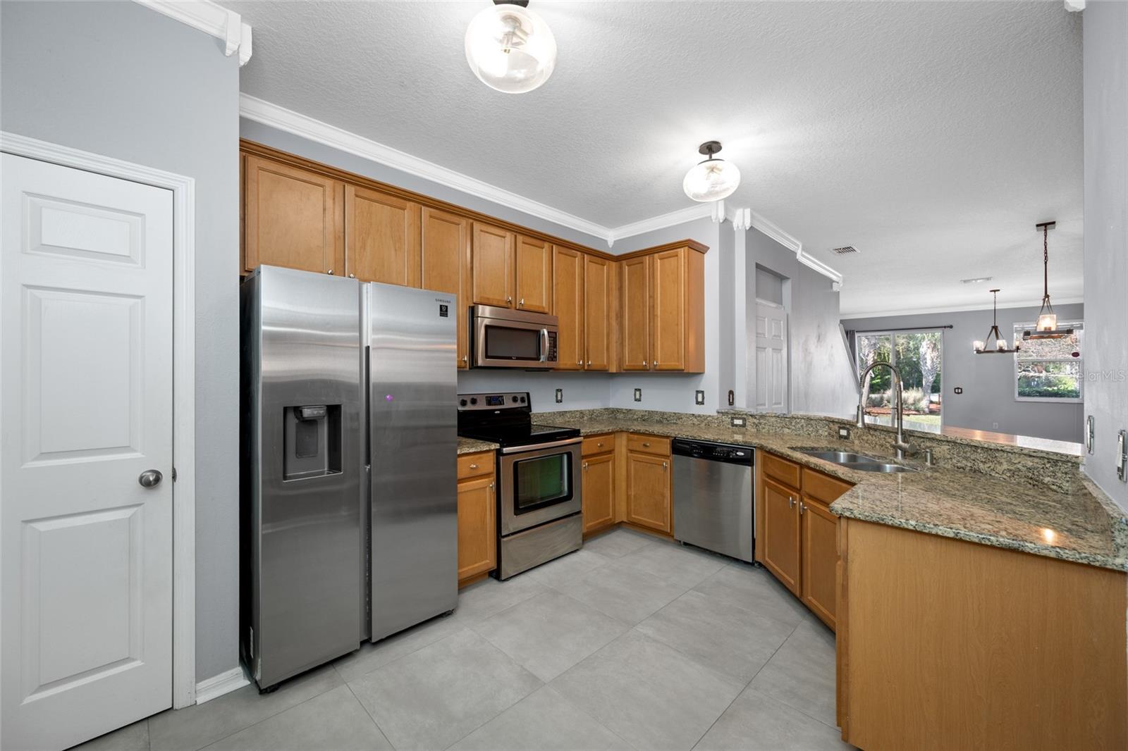 Listing photo id 5 for 12512 Shirebrook Court