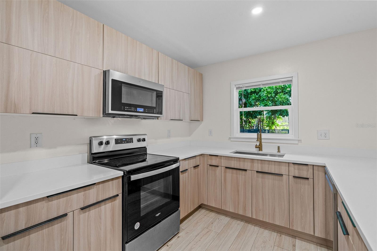 Image 3 of 24 For 1401 Drew Street