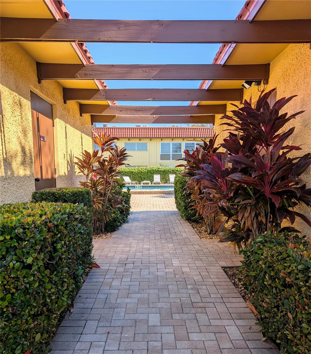 Image 29 of 36 For 1845 Highland Avenue 3-13