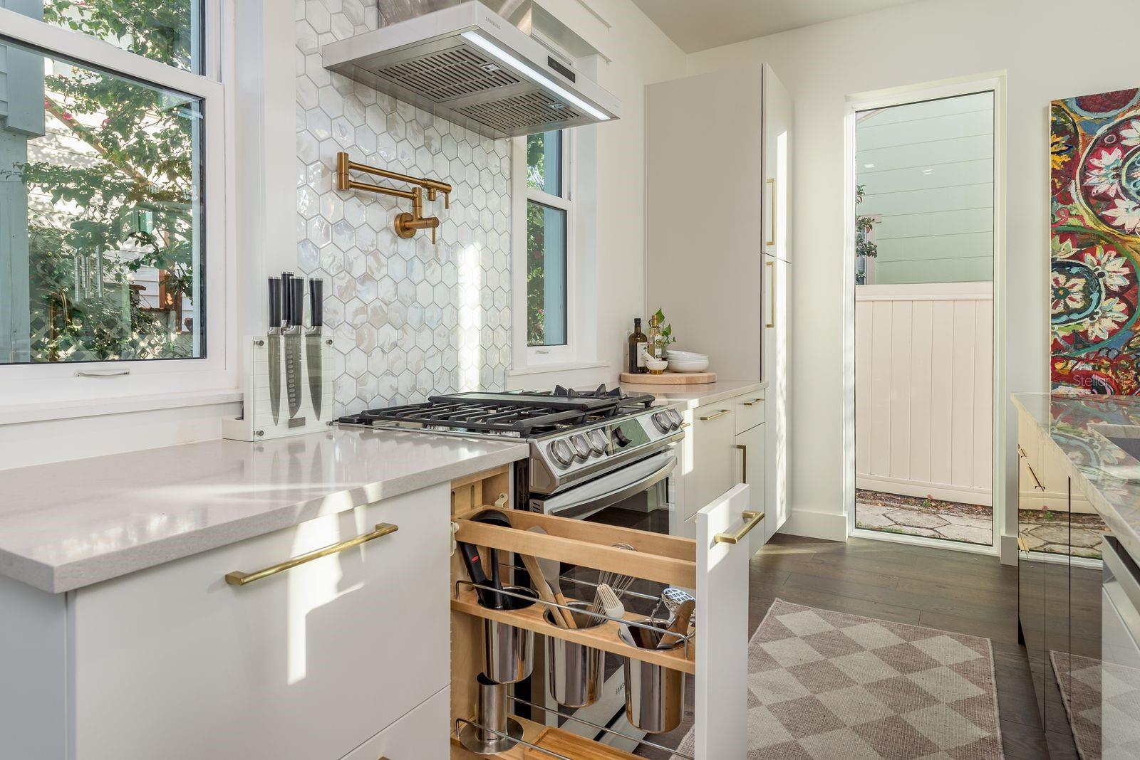 Image 11 of 63 For 927 6th Street N