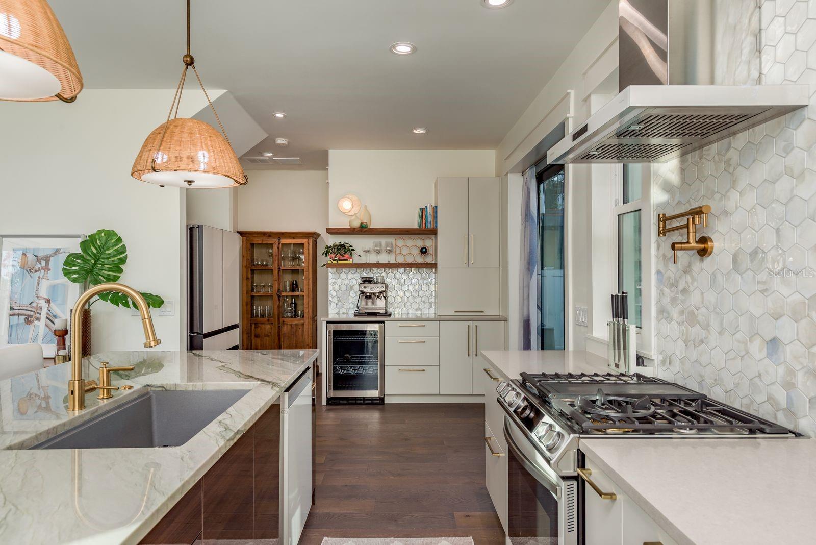 Image 12 of 63 For 927 6th Street N