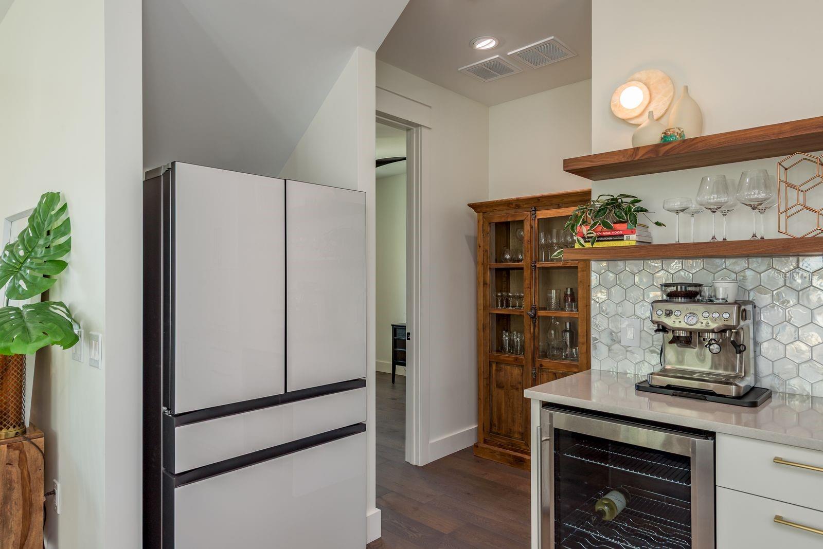 Image 13 of 63 For 927 6th Street N