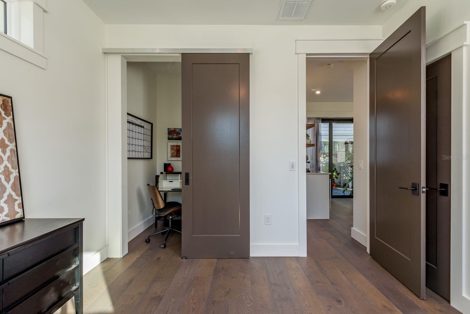 Image 16 of 63 For 927 6th Street N