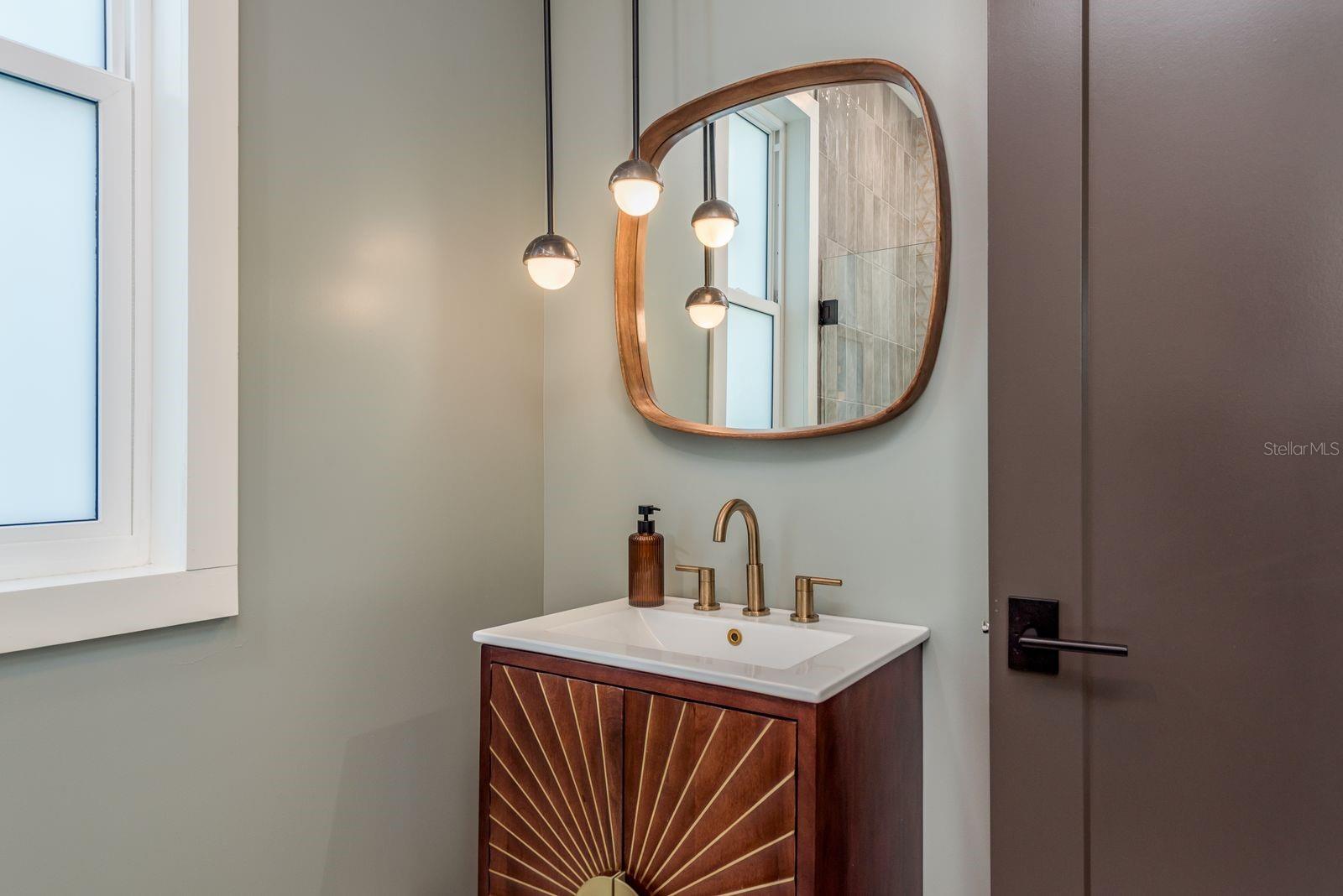 Image 19 of 63 For 927 6th Street N