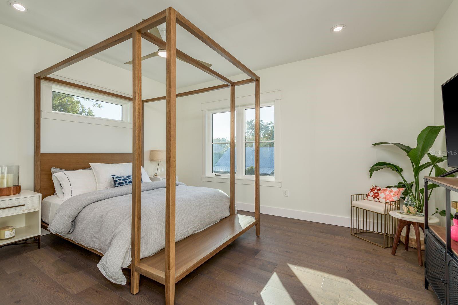 Image 22 of 63 For 927 6th Street N