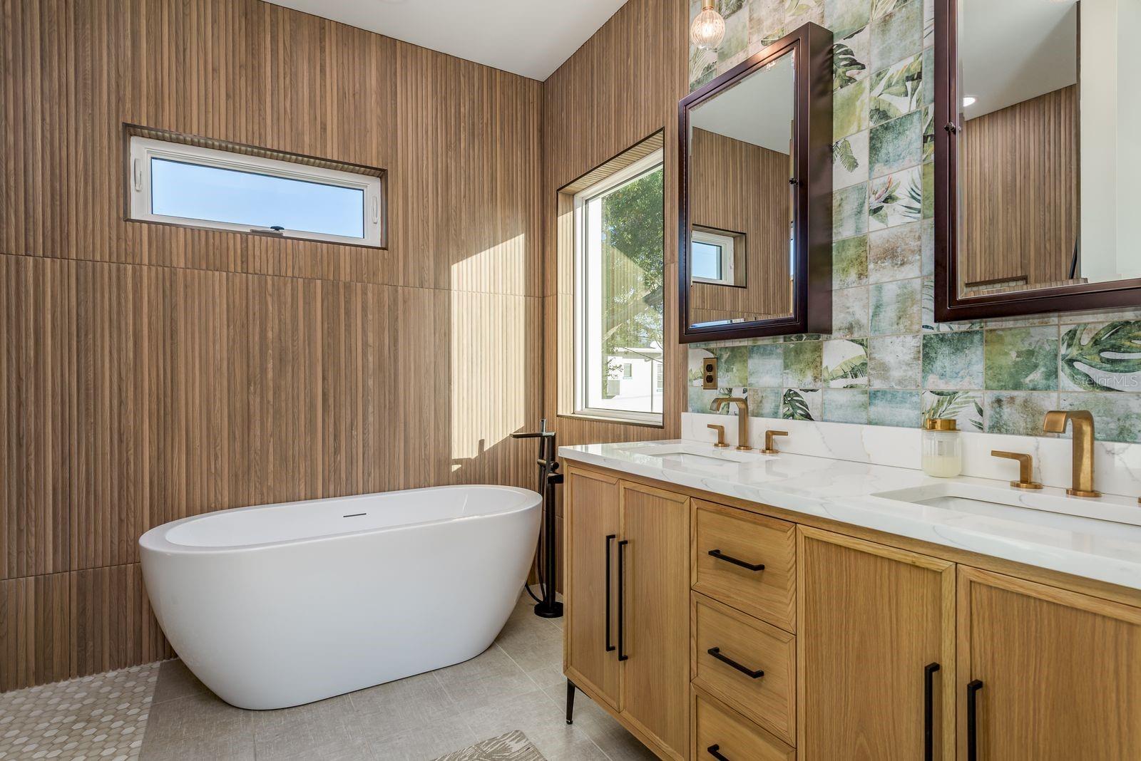 Image 24 of 63 For 927 6th Street N