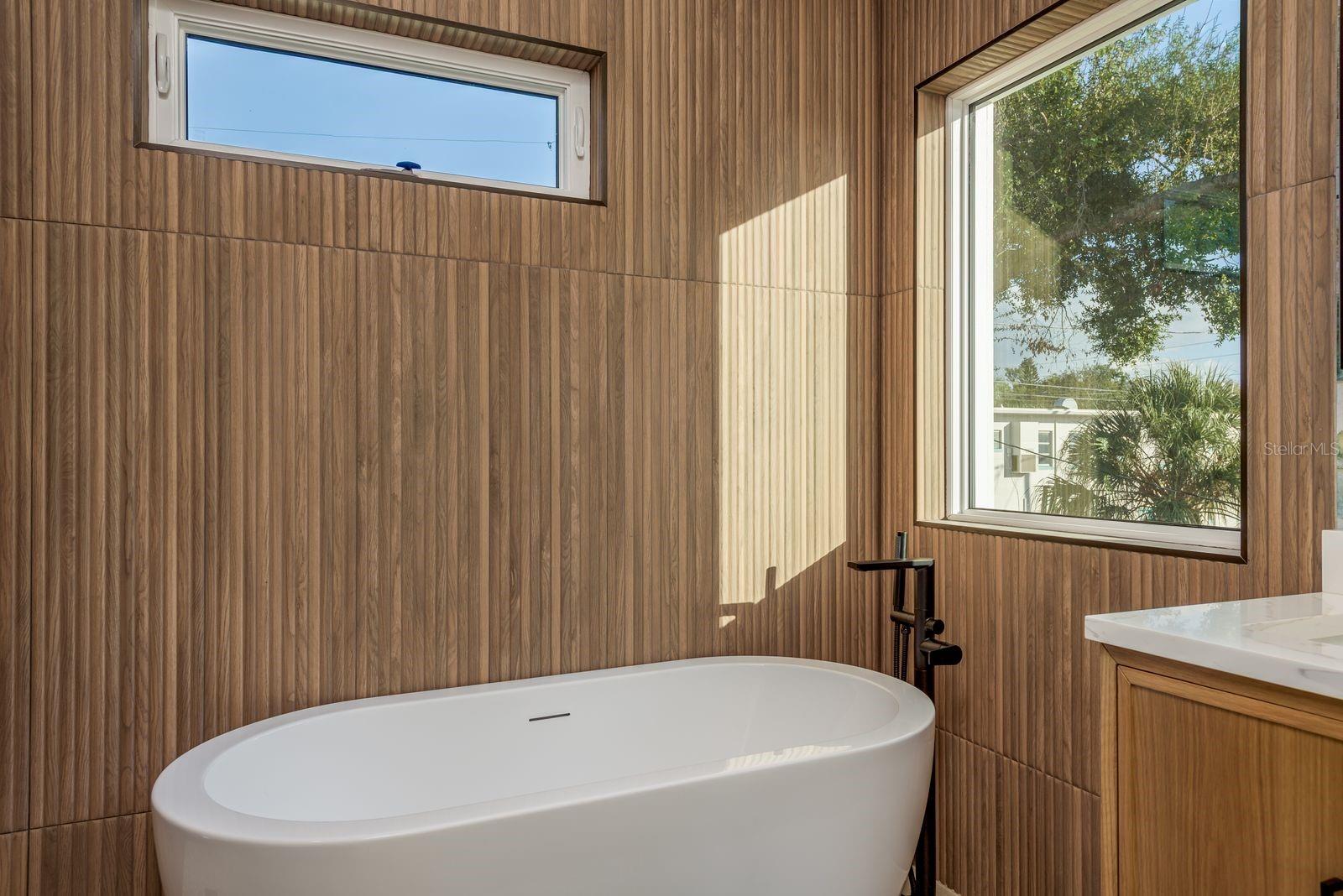 Image 25 of 63 For 927 6th Street N