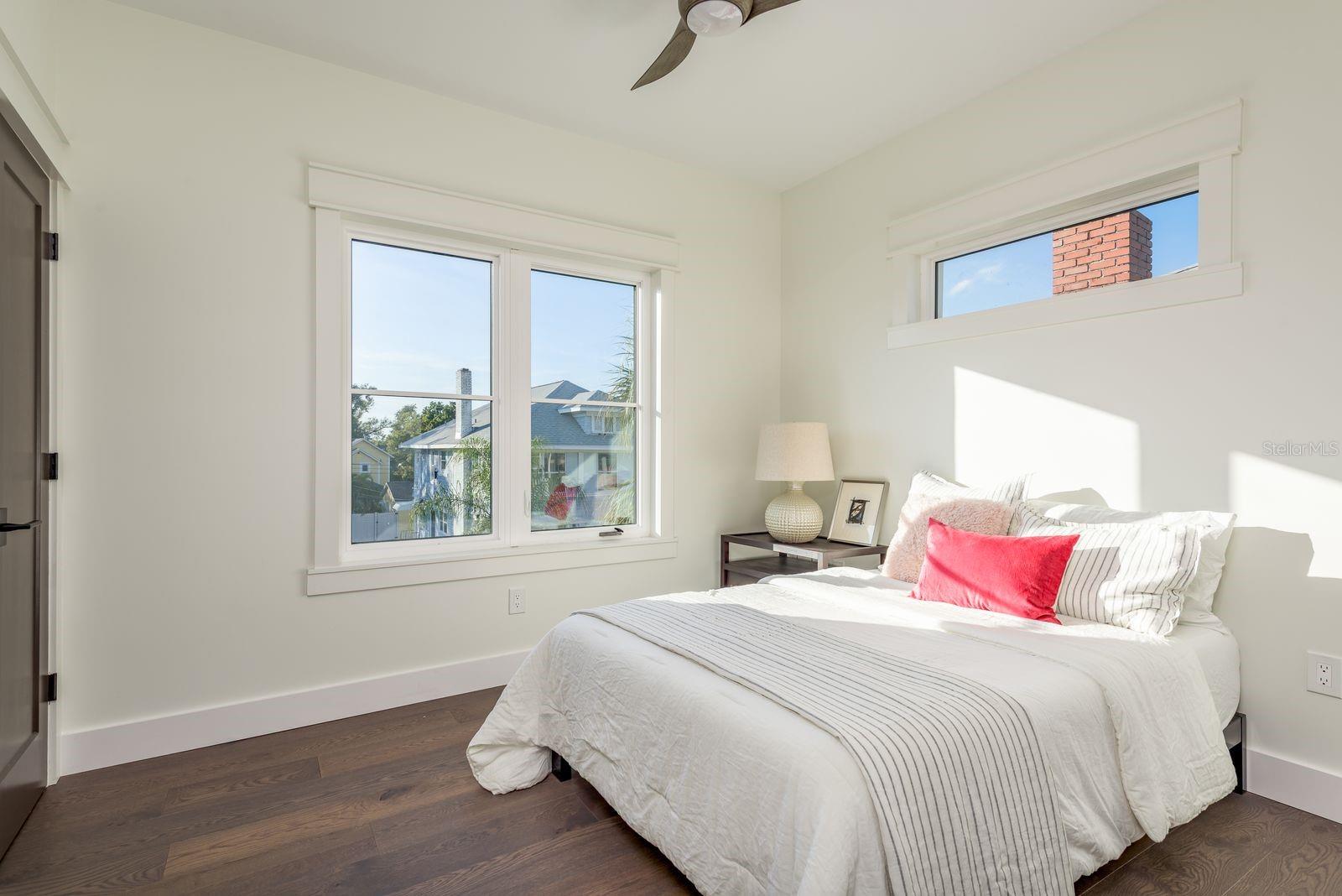 Image 27 of 63 For 927 6th Street N