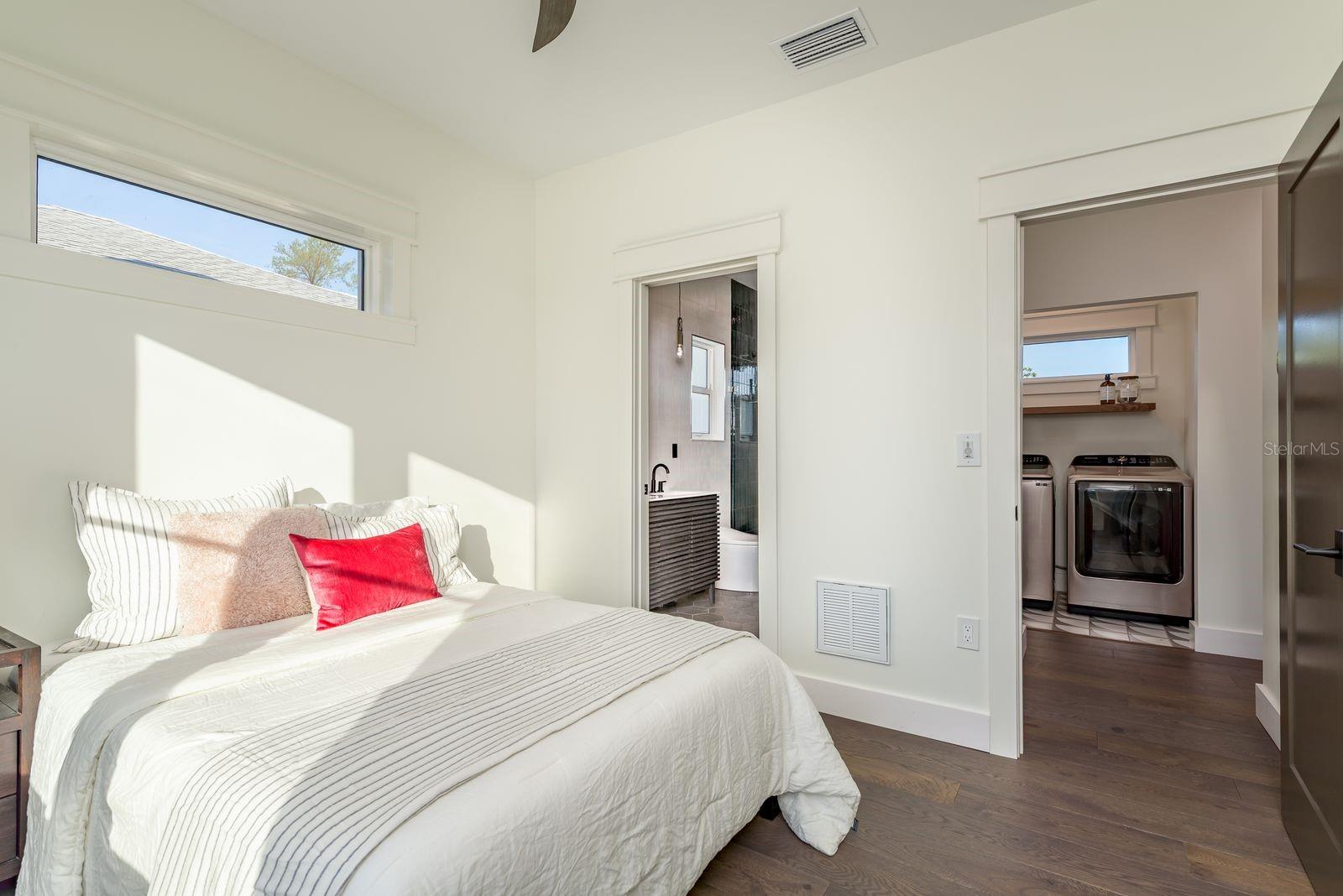 Image 28 of 63 For 927 6th Street N