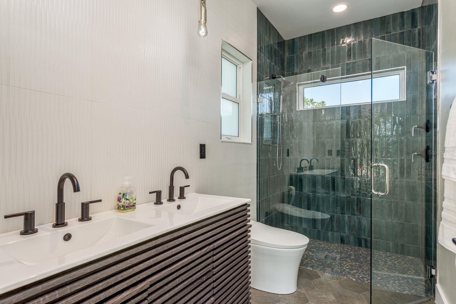 Image 29 of 63 For 927 6th Street N