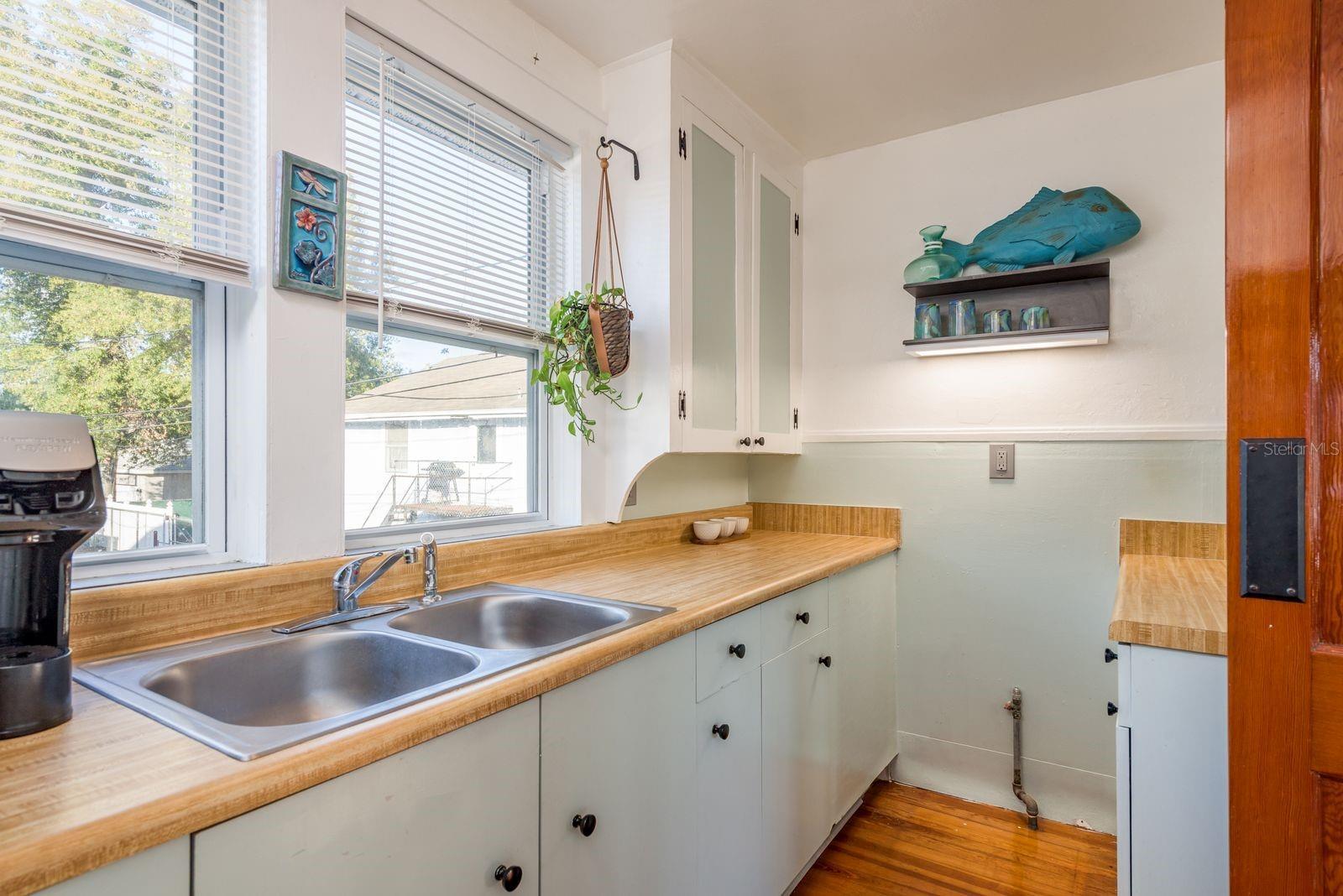 Image 41 of 63 For 927 6th Street N