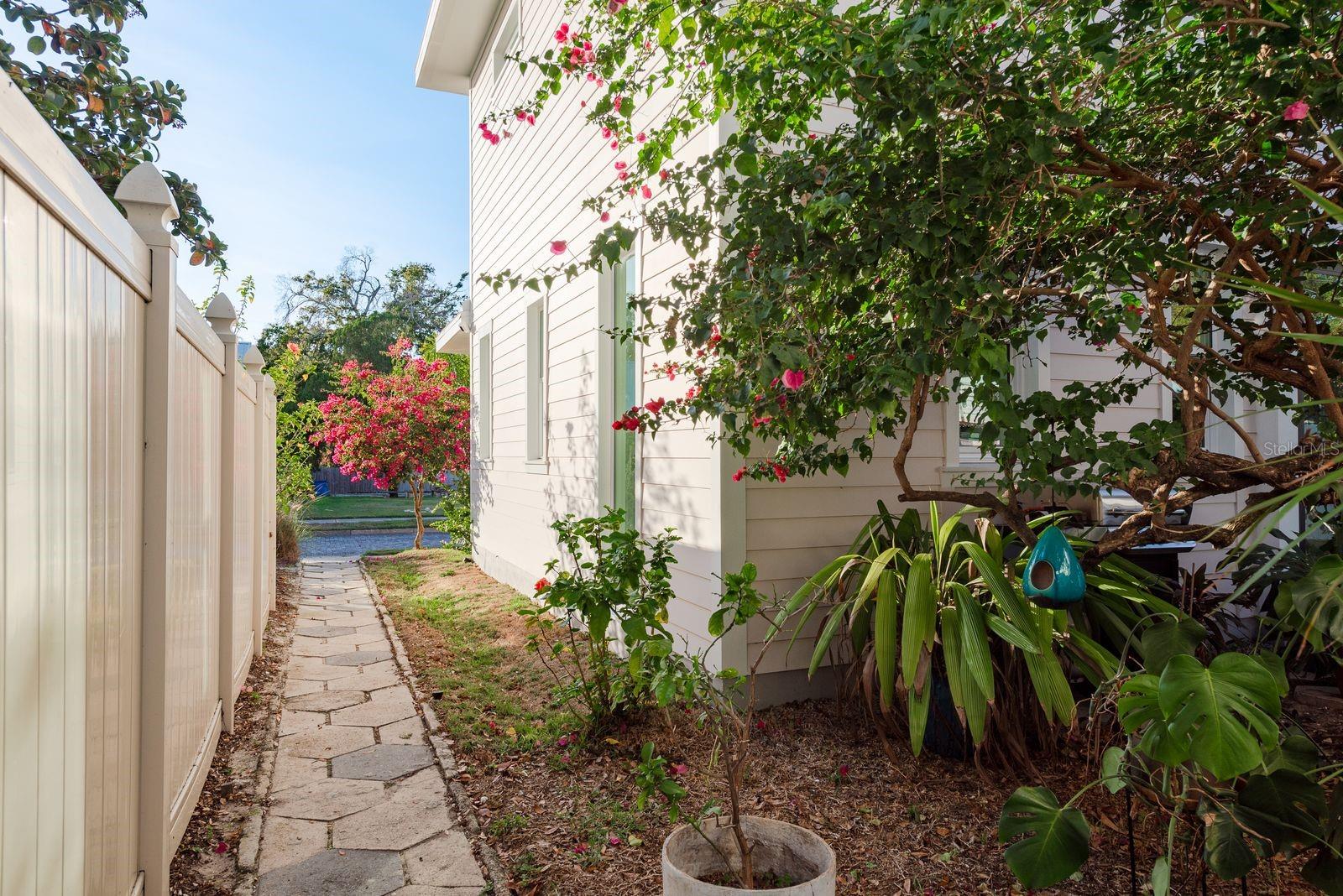 Image 48 of 63 For 927 6th Street N