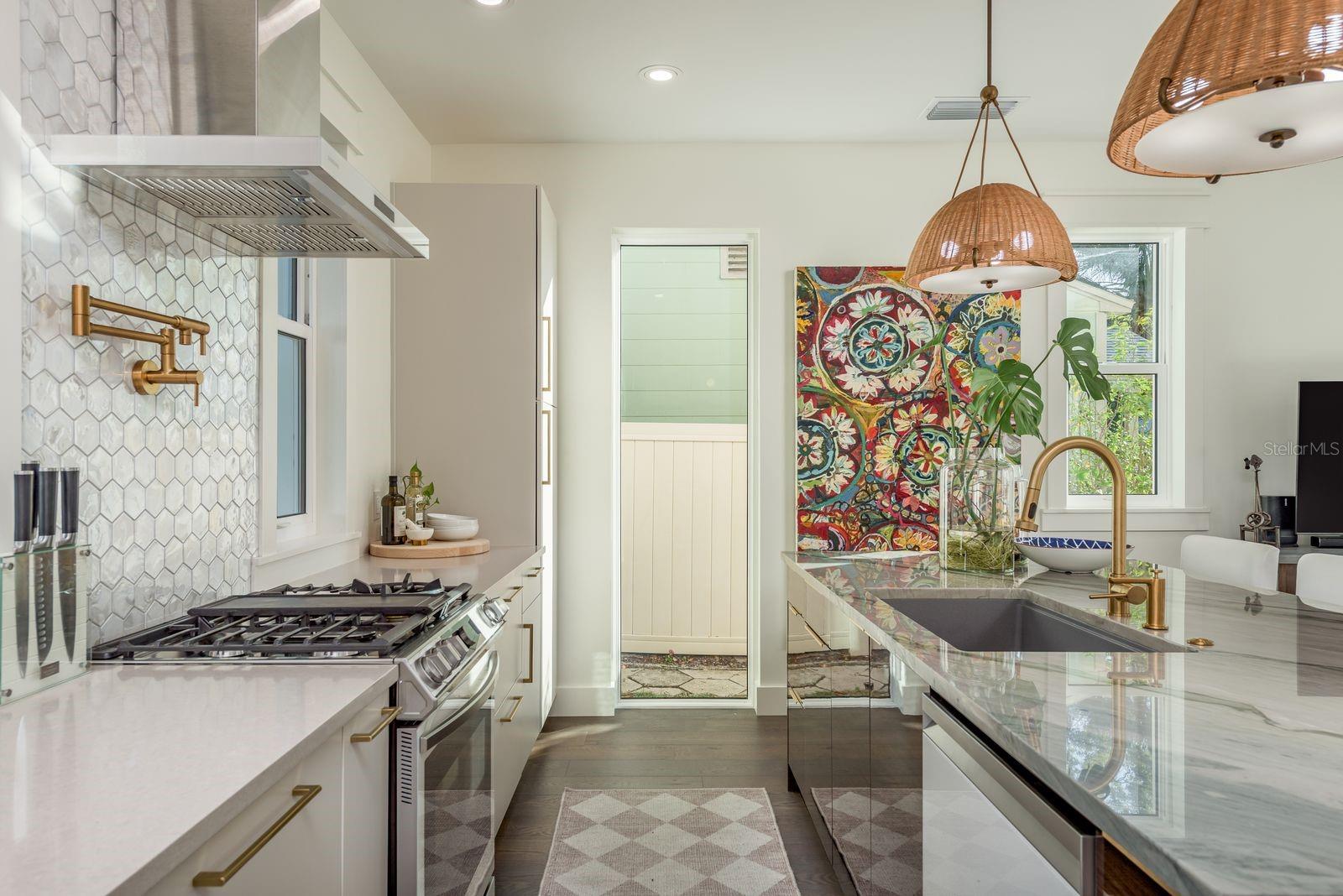 Image 9 of 63 For 927 6th Street N