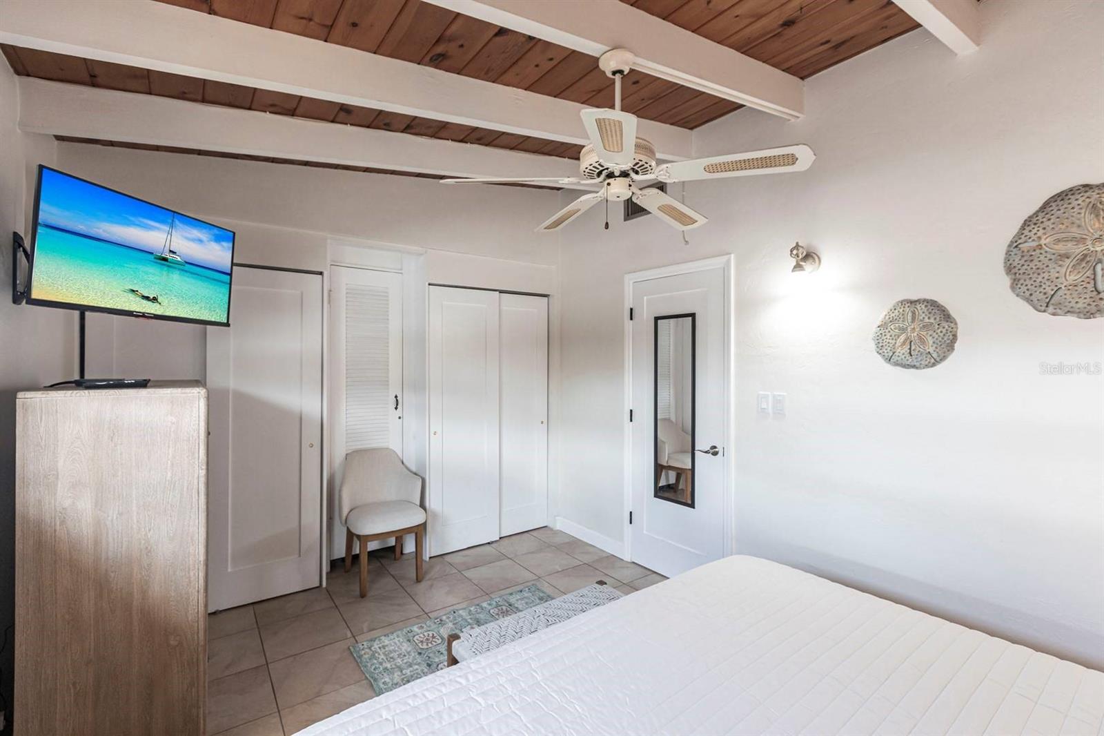 Image 11 of 26 For 6006 Midnight Pass Road 63