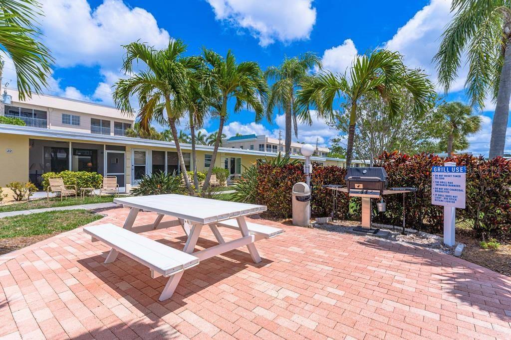 Image 19 of 26 For 6006 Midnight Pass Road 63