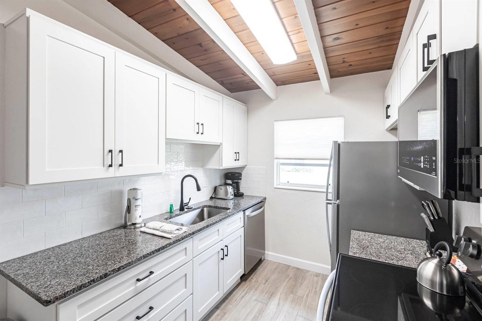 Image 7 of 26 For 6006 Midnight Pass Road 63