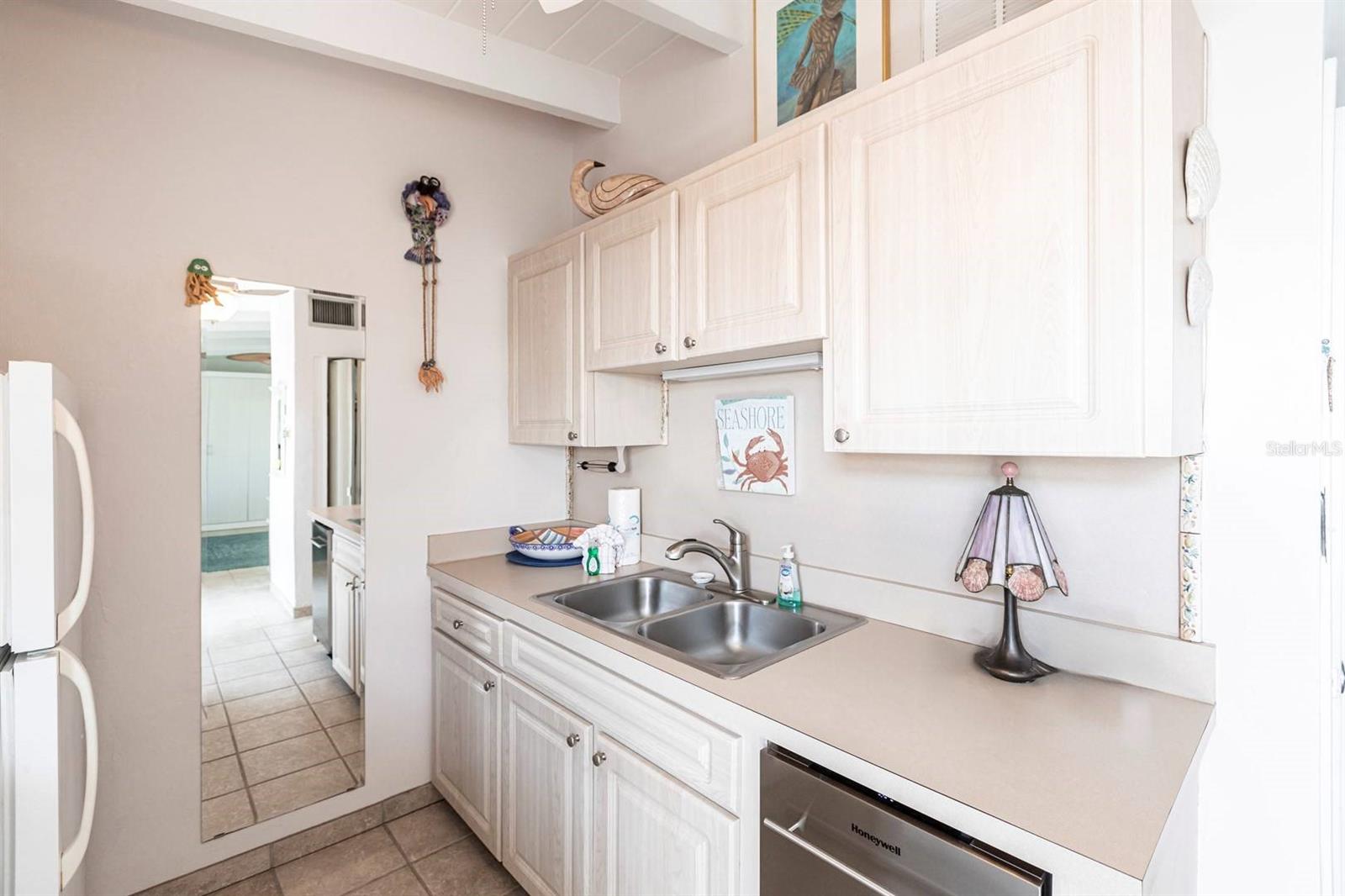 Image 6 of 18 For 6006 Midnight Pass Road 68